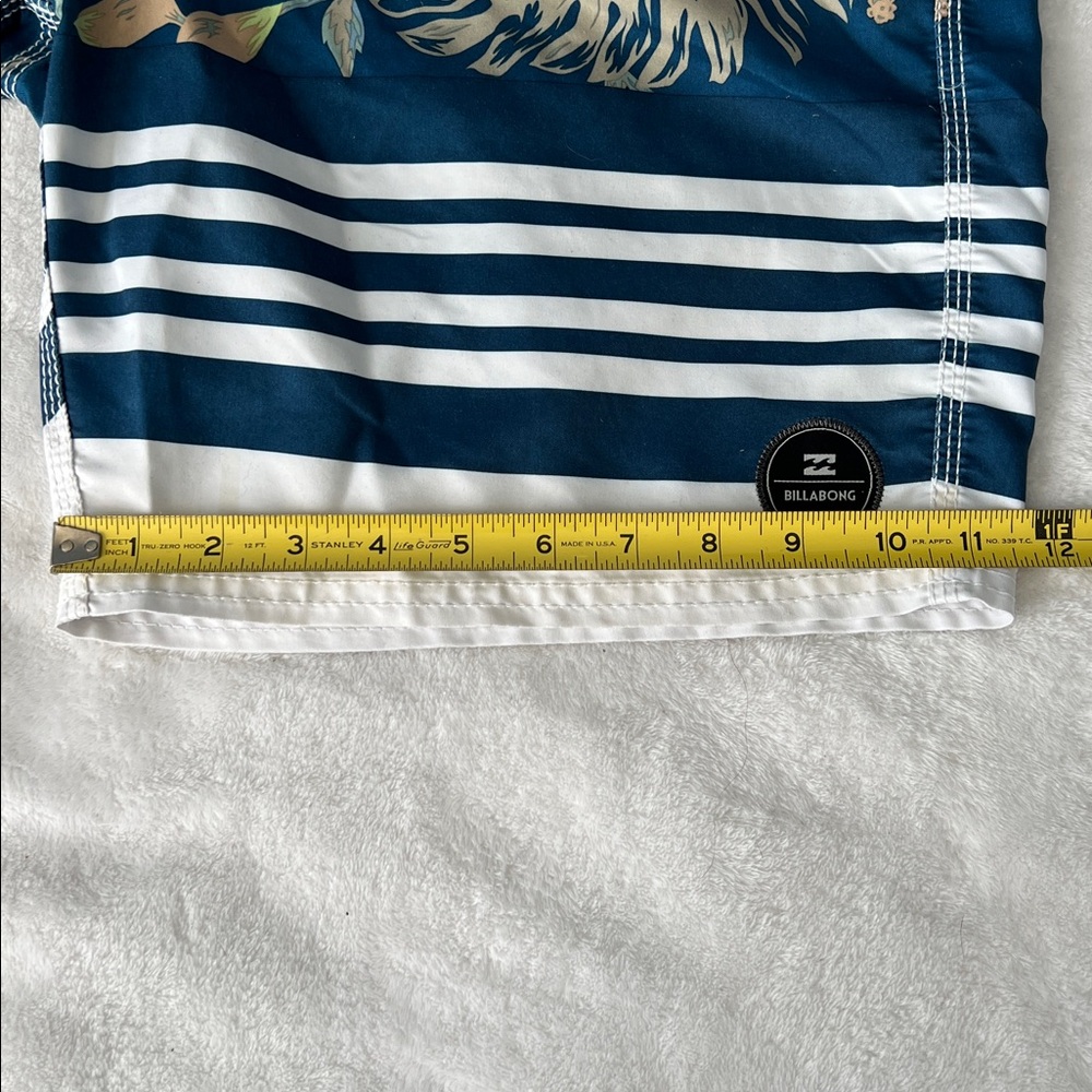 Billabong Men's Floral Swim Shorts - Blue and White - 34 - Picture 4 of 9